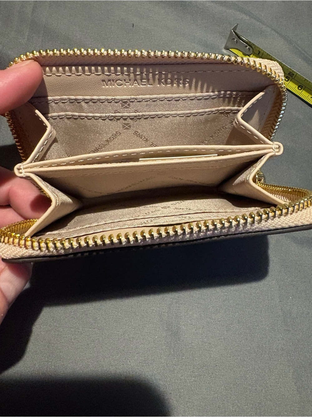 Michael Kors Buff Croc-Embossed Zip Card Case with Gold Logo - Picture 4 of 4